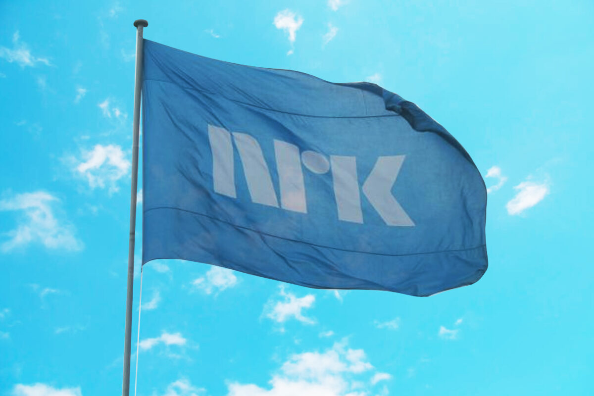 NRK flagg mot himmel